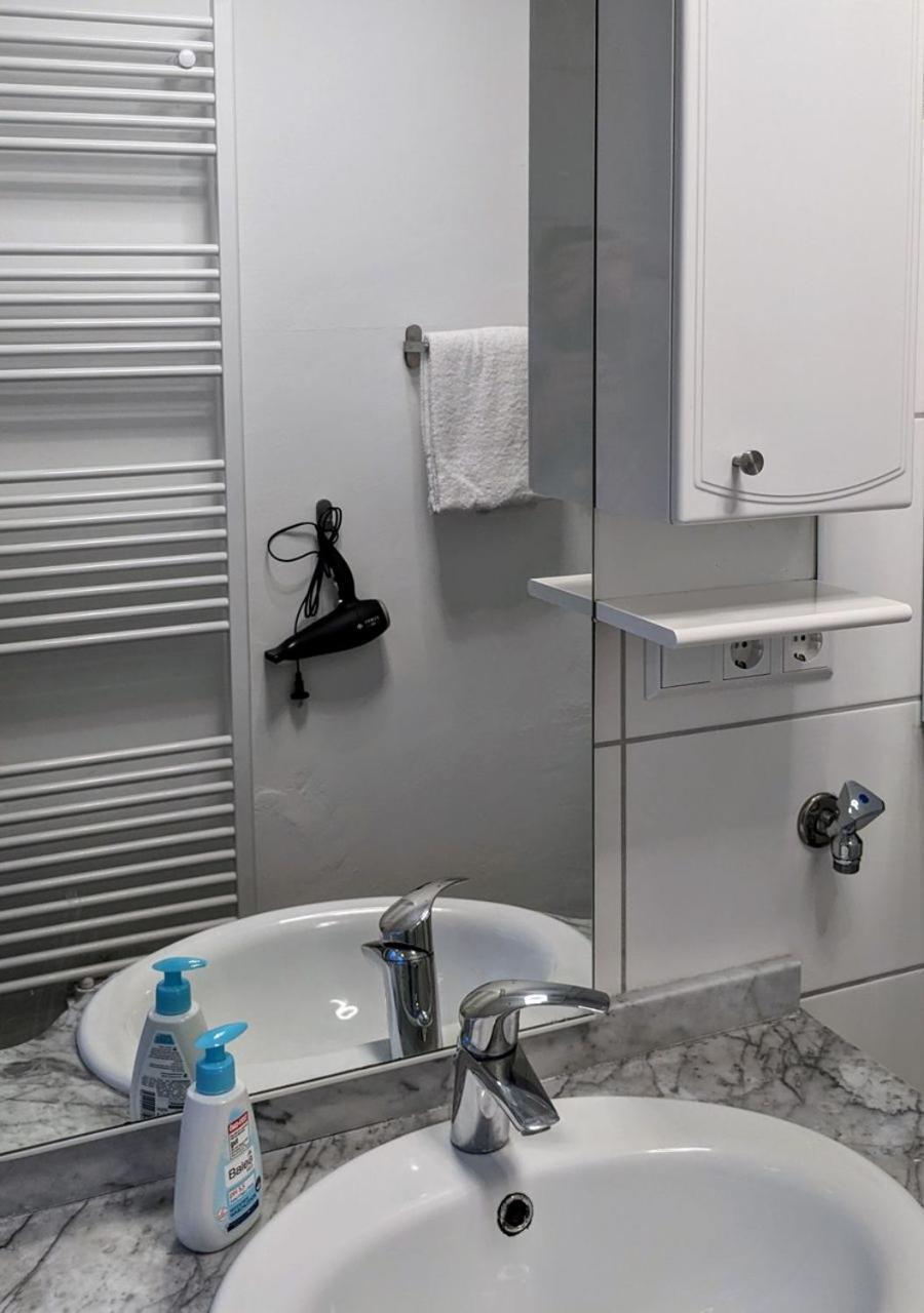 65Qm Altbaucharme Mit Zwei Balkonen Apartment Karlsruhe Ngoại thất bức ảnh
